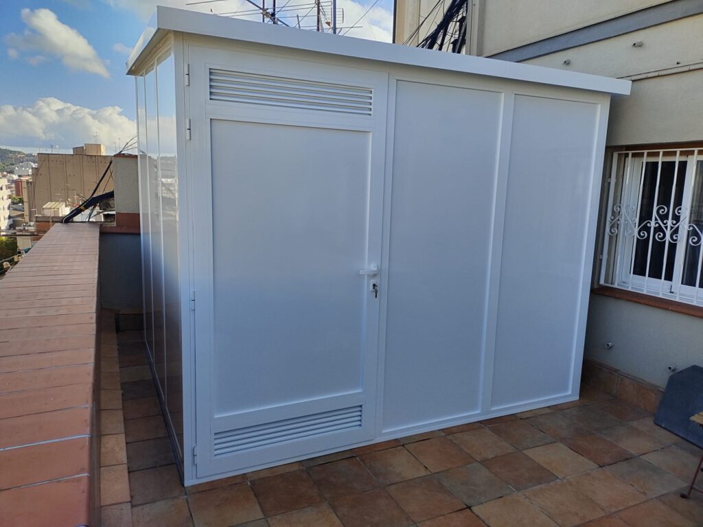 Armario blanco exterior